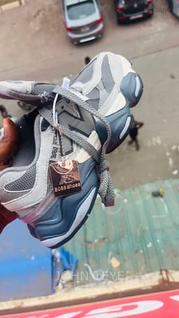 Sneakers view 3